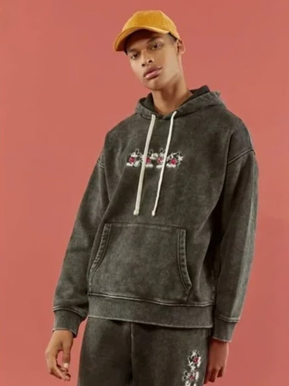 Disney Embroidered Pullover Hoodie Mickey Mouse Size Man's Large